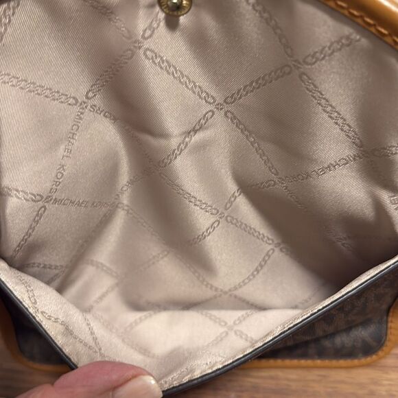 NWOT Mchael Kors Coated Logo Canvas  with Leather Trim Clutch/Wristlet. - Picture 3 of 4